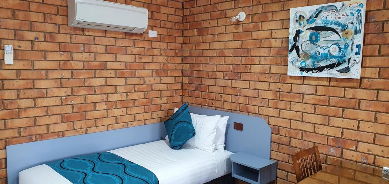 Centrepoint Motel Deniliquin Exterior foto