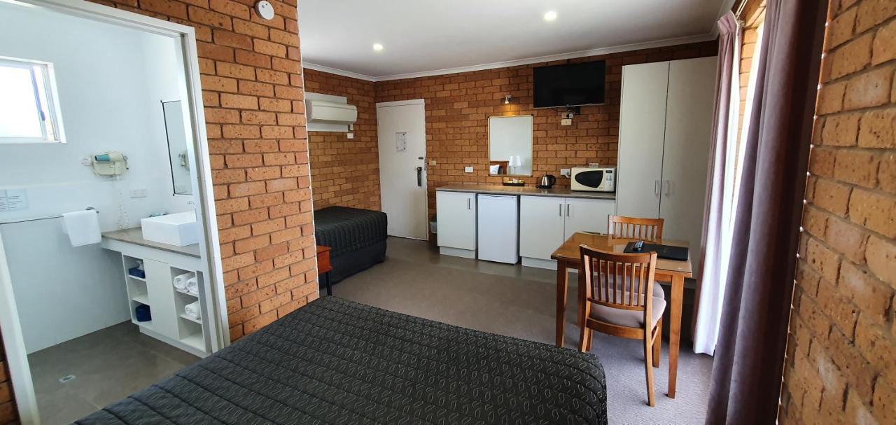 Centrepoint Motel Deniliquin Exterior foto