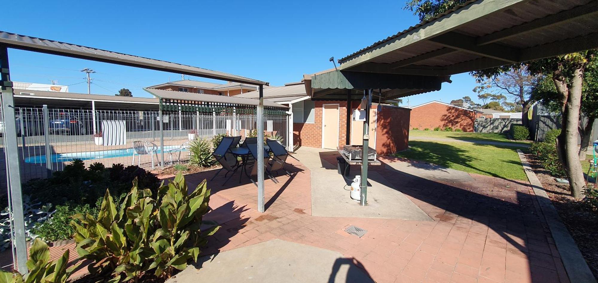 Centrepoint Motel Deniliquin Exterior foto