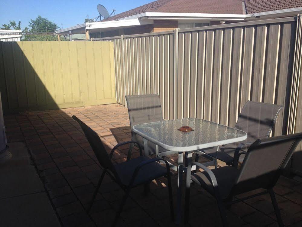 Centrepoint Motel Deniliquin Exterior foto